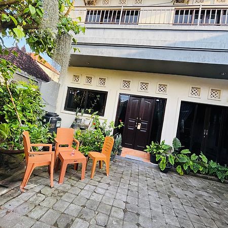 Mama Mega Homestay Pesanggaran Buitenkant foto