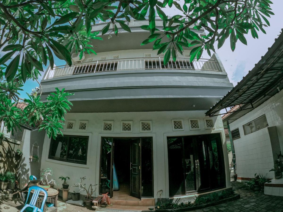 Mama Mega Homestay Pesanggaran Buitenkant foto