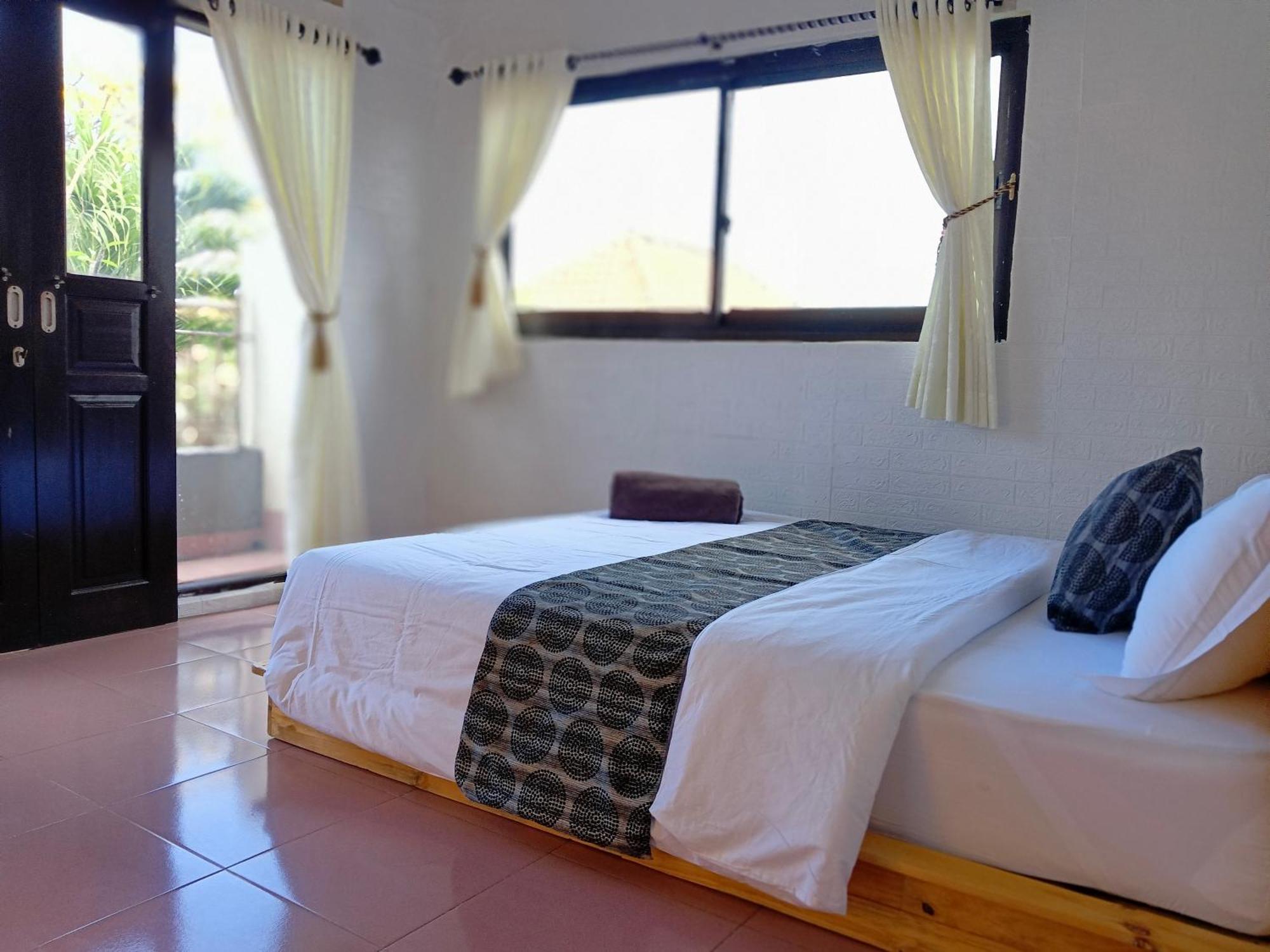 Mama Mega Homestay Pesanggaran Buitenkant foto