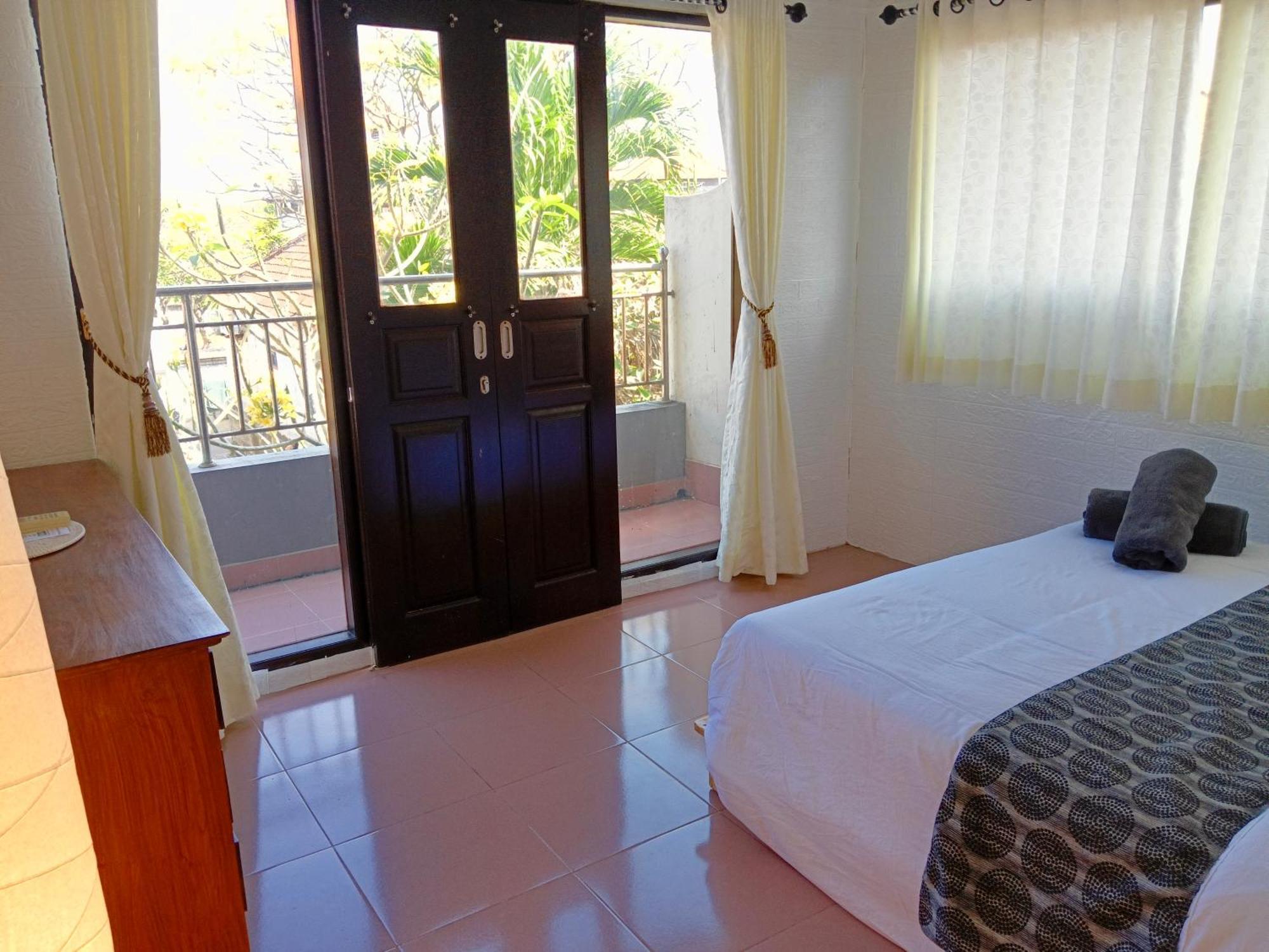 Mama Mega Homestay Pesanggaran Buitenkant foto