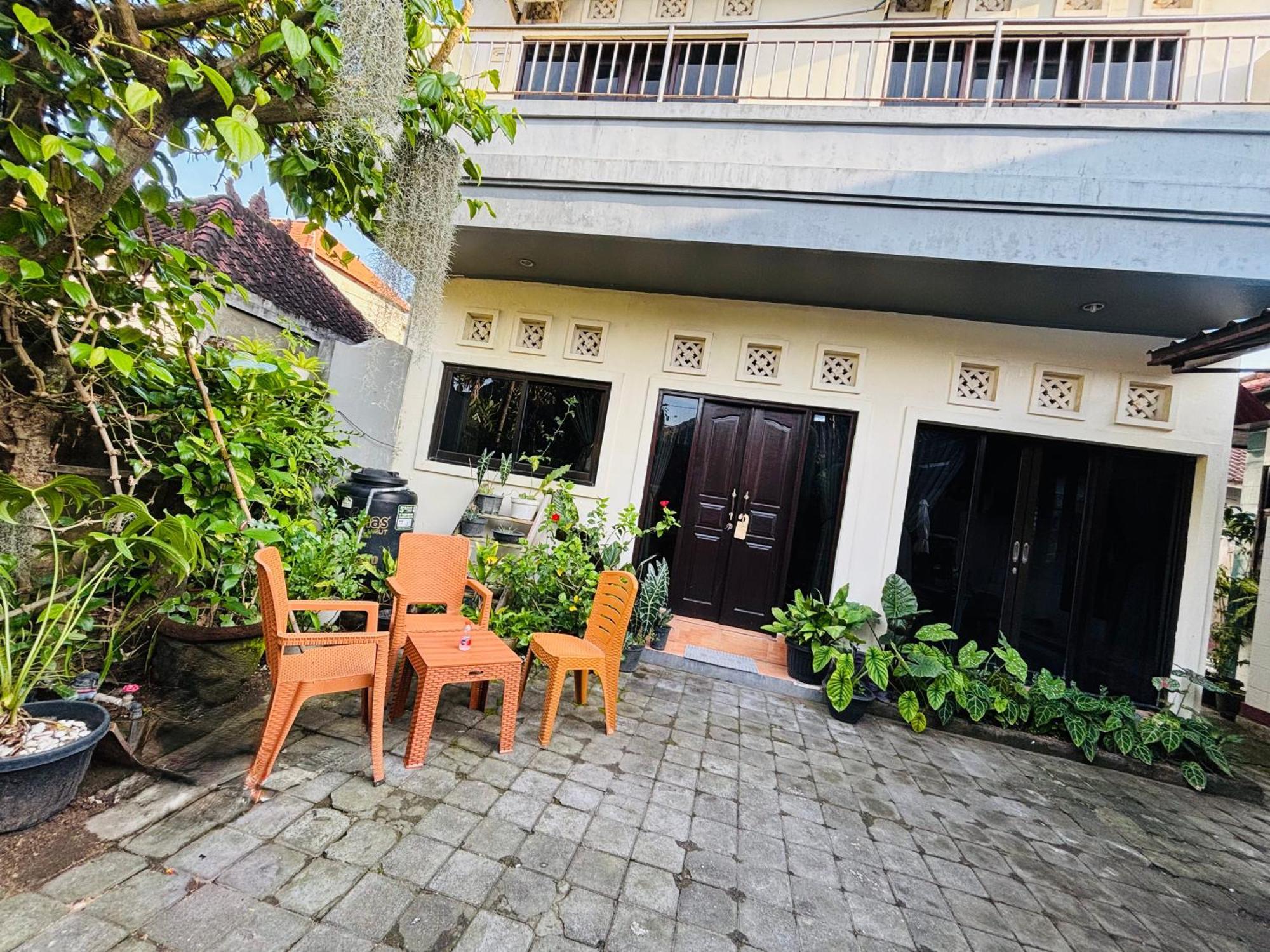 Mama Mega Homestay Pesanggaran Buitenkant foto