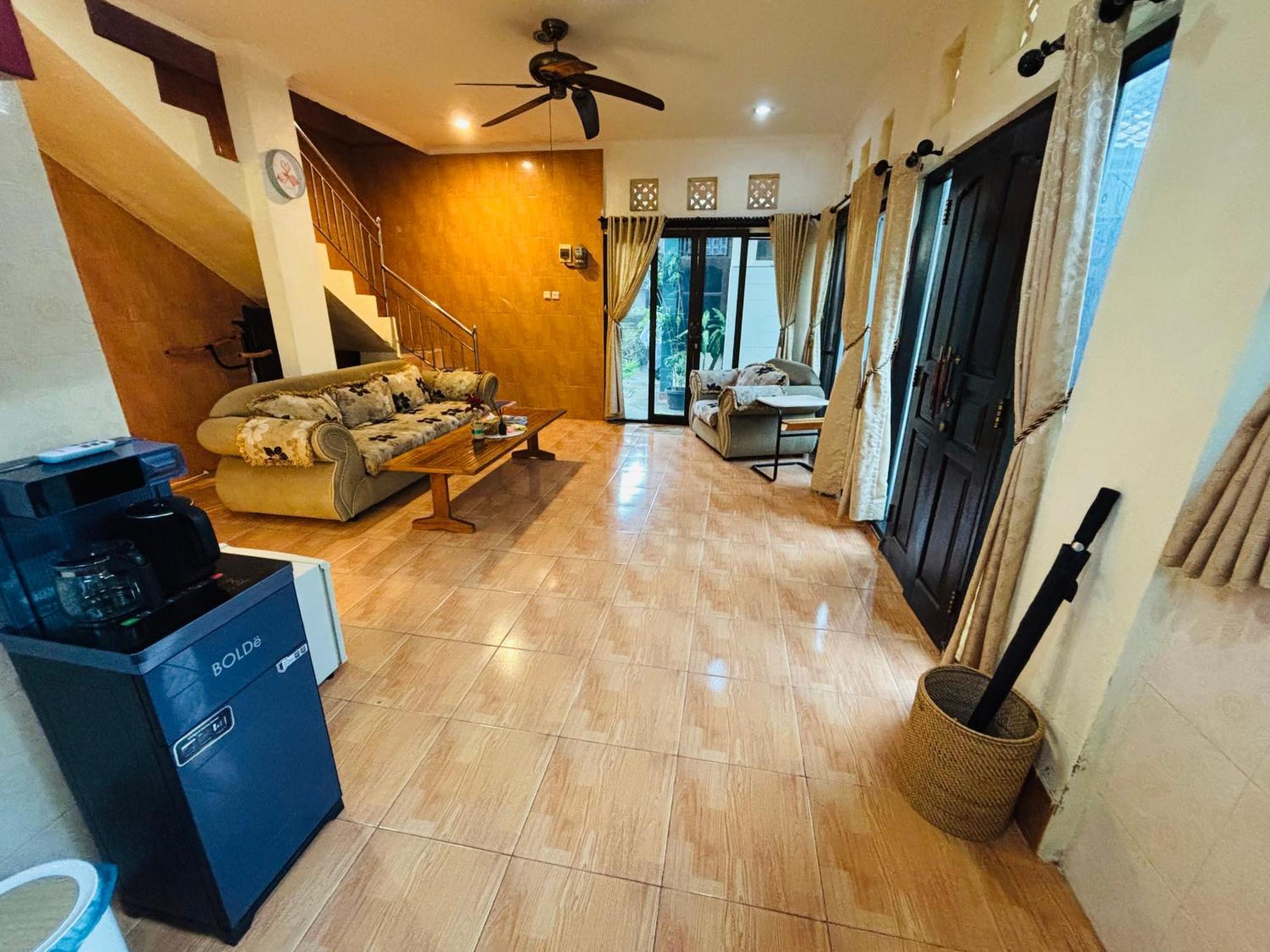 Mama Mega Homestay Pesanggaran Buitenkant foto