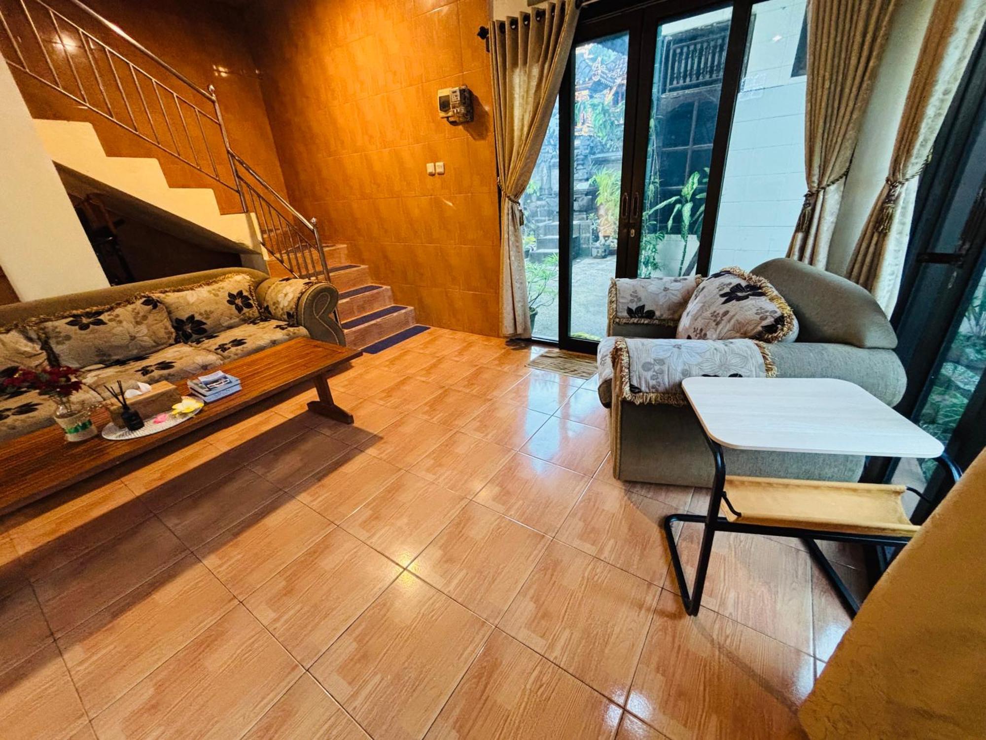 Mama Mega Homestay Pesanggaran Buitenkant foto